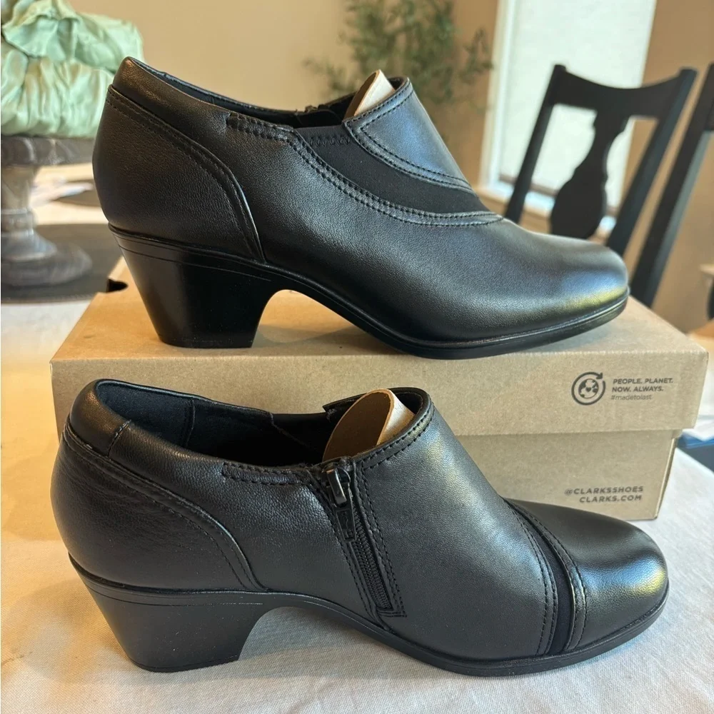 Clarks Collection Black Leather Heeled Loafers 8W Wide Comfort